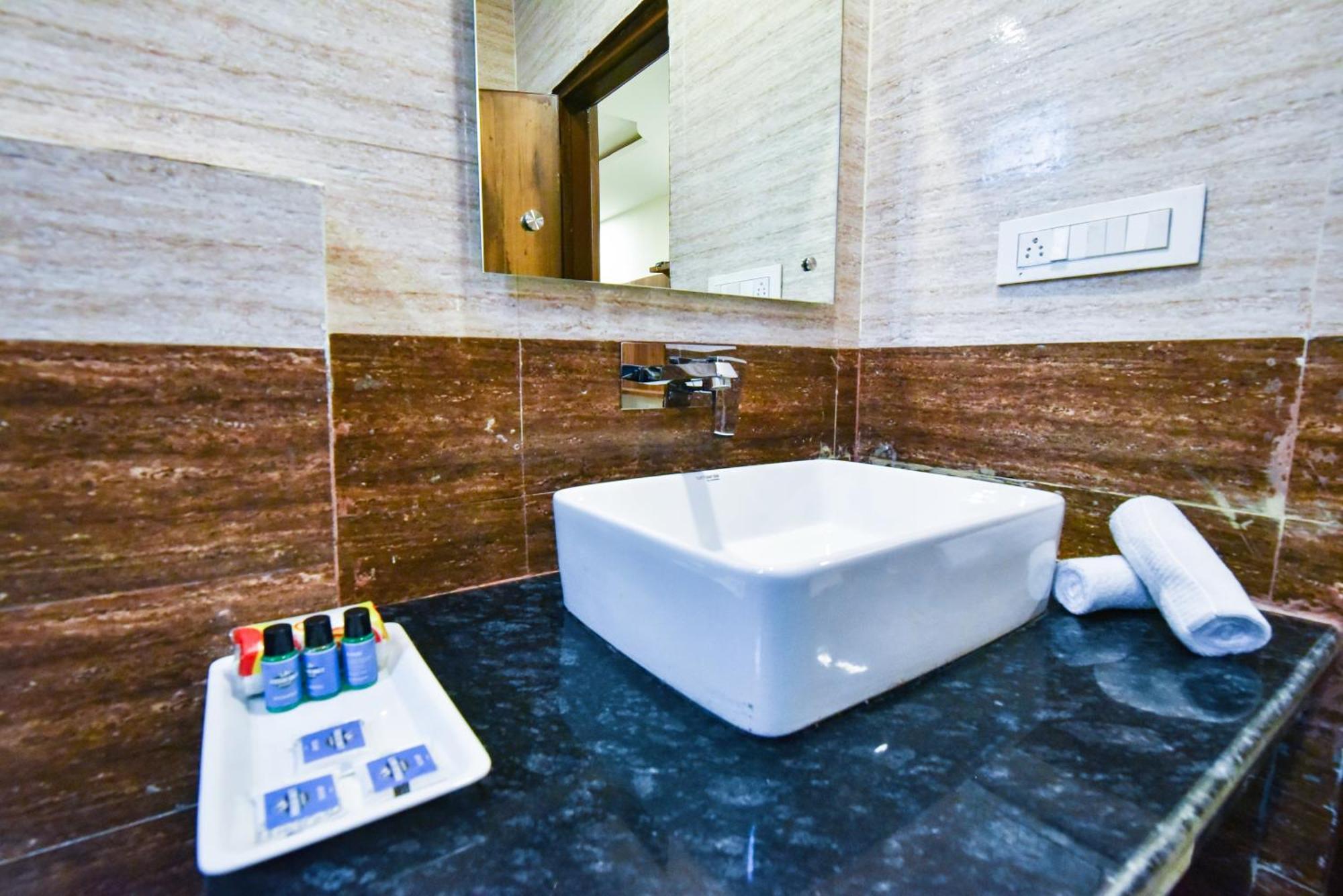High Sky - Luxury In Dharamkot Homestay